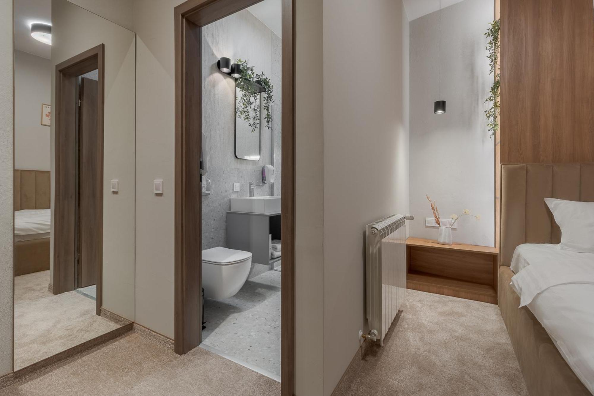 Oasis Rooms Oradea Eksteriør bilde